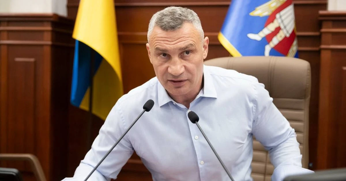 Які дати, рішення та цифри стоять за переглядом руху мостами Києва