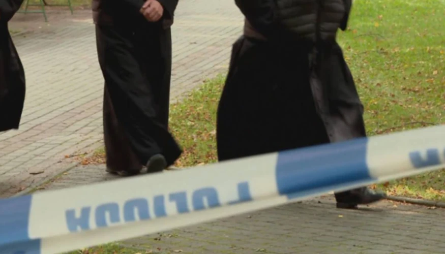 Територія монастиря сестер-бенедиктинок у Ярославі, оточена поліцією після нападу