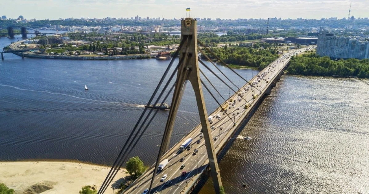 Удари по мостах Києва: NYT попереджає про ризик закриття на невизначений термін